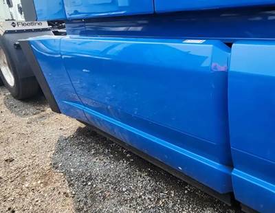 Volvo VNL Right Fairing