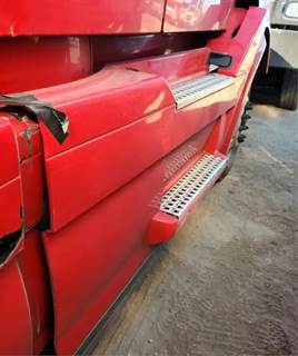 Volvo VNL Right Fairing