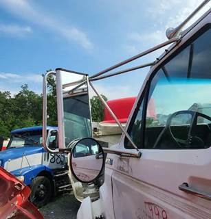 Ford F-800 Left Side View Mirror for a 1999 Ford F800
