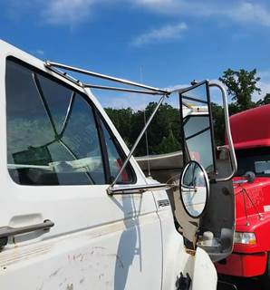 Ford F-800 Right Side View Mirror for a 1999 Ford F800