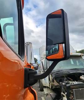 Freightliner Cascadia 113 Right Side View Mirror
