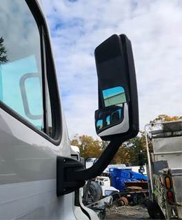 Freightliner Cascadia 113 Right Side View Mirror