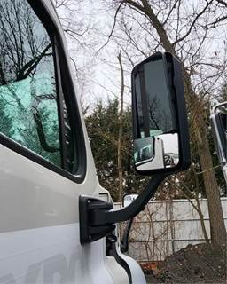 Freightliner Cascadia 113 Right Side View Mirror