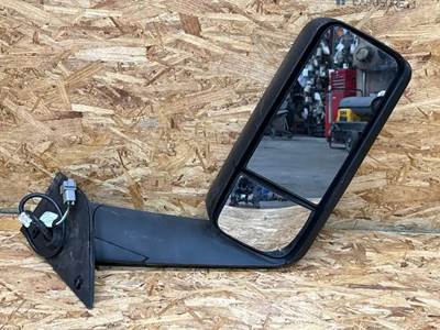 Freightliner Cascadia 116 Right Side View Mirror for a 2019 Freightliner Cascadia 116 Day Cab
