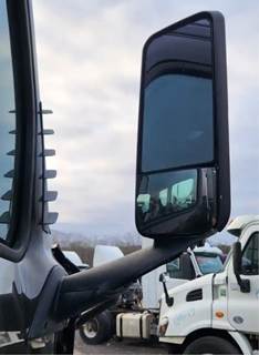 Freightliner Cascadia 116 Right Side View Mirror for a 2020 Freightliner Cascadia 116 Day Cab