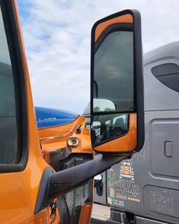 Freightliner Cascadia 116 Right Side View Mirror for a 2019 Freightliner Cascadia 116 Day Cab