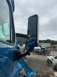 Freightliner Cascadia 125 Right Side View Mirror
