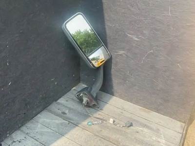 Freightliner Cascadia 125 Right Side View Mirror