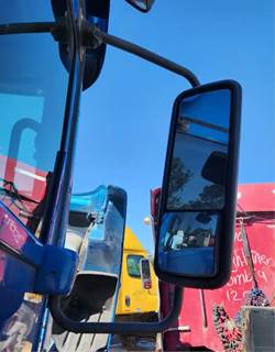 Freightliner Columbia 120 Right Side View Mirror for a 2018 Freightliner Columbia 120 Glider