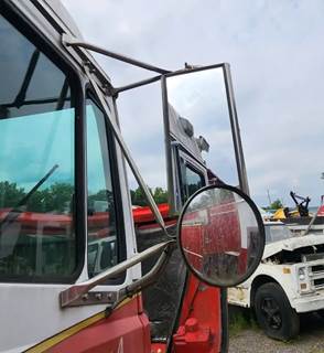 Freightliner Right Side View Mirror for a 2001 Freightliner LLC