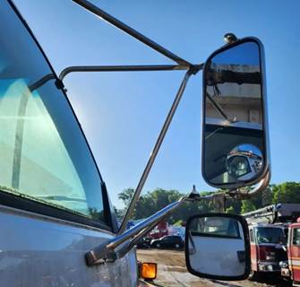 GMC TopKick C7000 Right Side View Mirror for a 1990 GMC C7000 Topkick