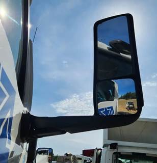 International RH613 Right Side View Mirror