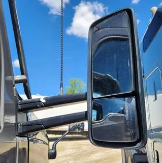 Kenworth T680 Right Side View Mirror