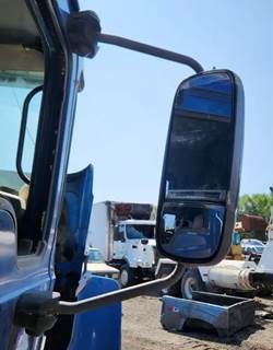 Mack Pinnacle CHU613 Right Side View Mirror for a 2016 Mack CHU613