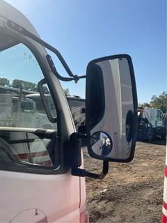 Mitsubishi FE85D Right Side View Mirror
