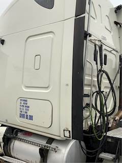 Freightliner Cascadia 125 Sleeper Fairing