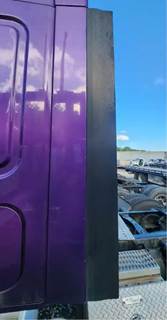 Freightliner Cascadia 125 Left Sleeper Fairing