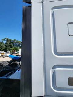 Freightliner Cascadia 125 Right Sleeper Fairing