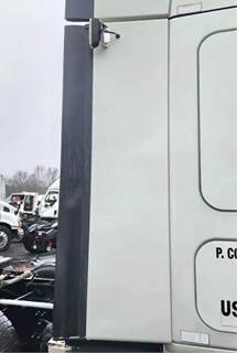 Freightliner Cascadia 125 Right Sleeper Fairing