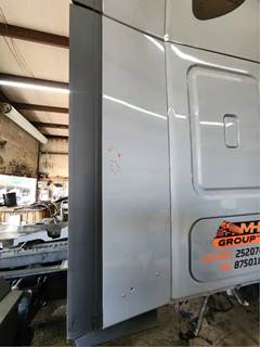 Freightliner Cascadia 126 Right Sleeper Fairing