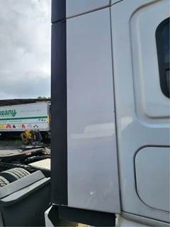 Freightliner Cascadia 126 Right Sleeper Fairing