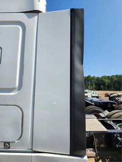 Freightliner Cascadia 126 Left Sleeper Fairing