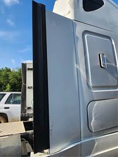 Freightliner Cascadia 126 Right Sleeper Fairing