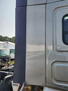 Freightliner Cascadia 126 Right Sleeper Fairing