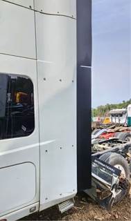 International LT625 Left Sleeper Fairing