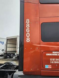 International LT625 Right Sleeper Fairing