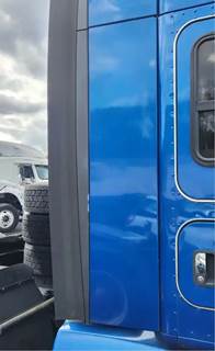 Kenworth T680 Right Sleeper Fairing