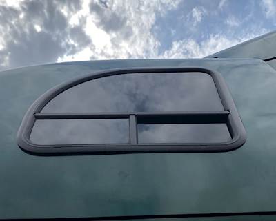 Mack Pinnacle CXU613 Sleeper Part for a 2016 Mack CXU613