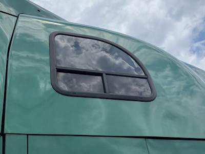 Mack Pinnacle CXU613 Sleeper Part for a 2016 Mack CXU613