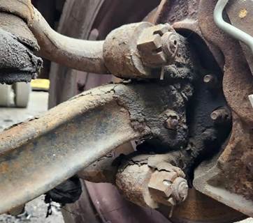 Ford F-700 Left Spindle for a 1995 Ford F700