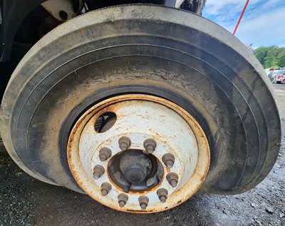 Freightliner 108SD Right Spindle