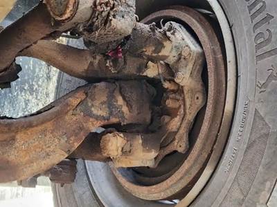 Freightliner 114SD Left Spindle