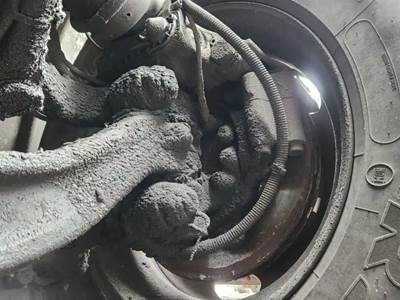 Freightliner Cascadia 113 Left Spindle