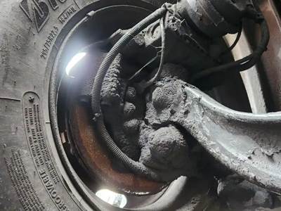 Freightliner Cascadia 113 Right Spindle