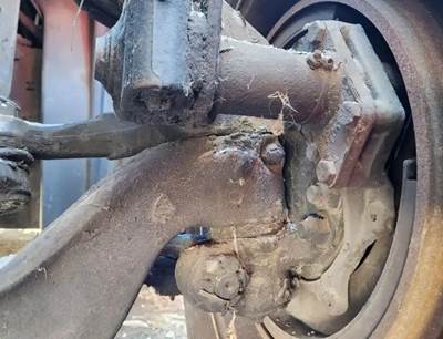 Freightliner Cascadia 125 Left Spindle