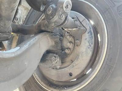 Freightliner Cascadia 125 Left Spindle