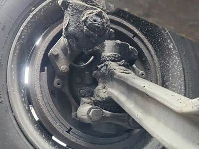 Freightliner Cascadia 125 Right Spindle