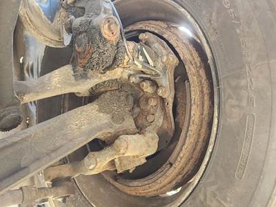 Freightliner Cascadia 125 Left Spindle