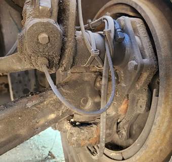 Freightliner Cascadia 125 Left Spindle