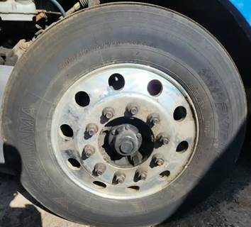 Freightliner Cascadia 126 Left Spindle