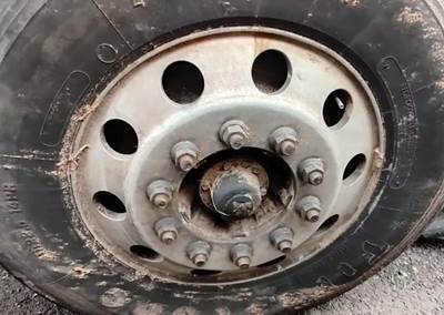 Freightliner Cascadia 126 Left Spindle