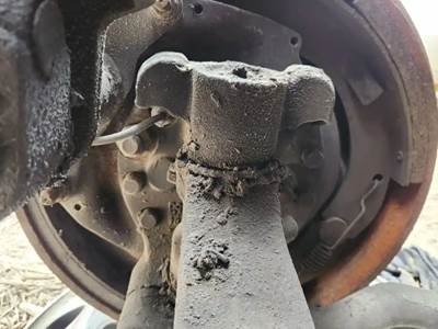 Freightliner Cascadia 126 Right Spindle