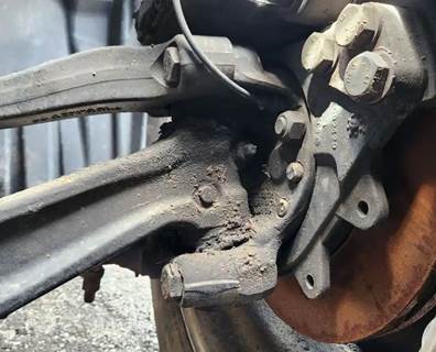 Freightliner Cascadia 126 Left Spindle