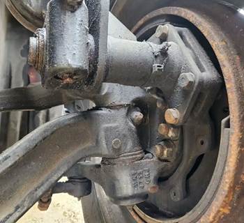 Freightliner Cascadia 126 Left Spindle