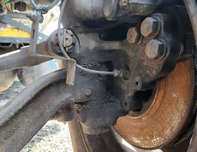 Freightliner Cascadia 126 Left Spindle