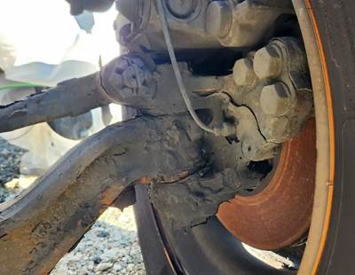 Freightliner Cascadia 126 Left Spindle